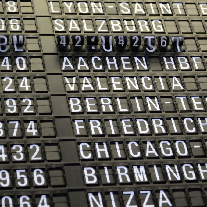 Come evitare il jet lag sui voli lunghi: la guida scientifica (e pratica) per fregare il tempo